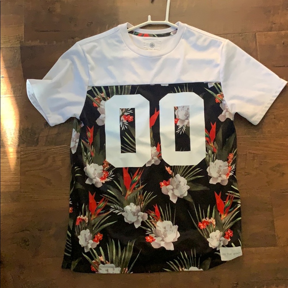 Byas short sleeved shirt. Worn once. Small!